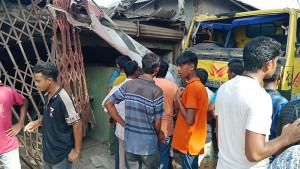 হাতীবান্ধায় ট্রাকের ধাক্কায় অটোরিকশায় থাকা দুই যাত্রী নিহত