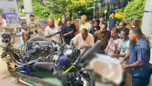 ভাঙ্গায় বাস ও মোটরসাইকেলের মুখোমুখি সংঘর্ষে নিহত ৩ 