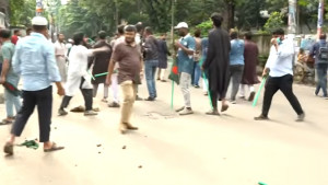 ঢাকা আলিয়া মাদ্রাসায় ছাত্রদল-শিবিরের সংঘর্ষ