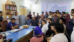 বাস ভাঙচুর, থানায়  হাজির জবির ভিসি