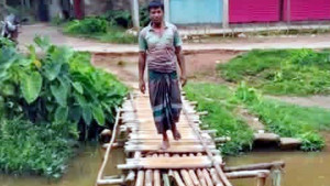 সেতুর অভাবে দুর্ভোগে ৬ গ্রামের ১০ হাজার মানুষ