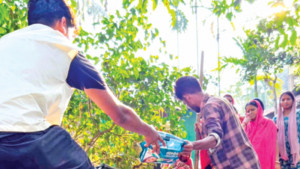 বন্যাদুর্গত মানুষের পাশে ‘চা বন্ধু’