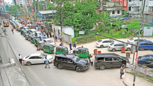 সিএনজি-সারে সংকট কাটেনি