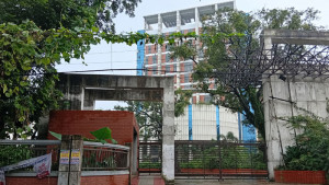 অব্যবহৃত পড়ে আছে পাঁচ ভবন পরিদর্শনকালে প্রতিমন্ত্রীর ক্ষোভ