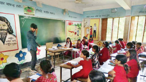 সংকটের দোহাই দিয়ে শিক্ষক দম্পতির কোচিং বাণিজ্য