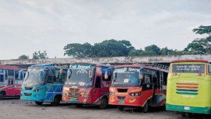 রাজবাড়ী-ফরিদপুর রুটে দুদিন ধরে বাস বন্ধ