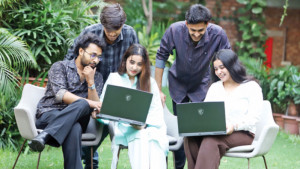 উচ্চশিক্ষায় ফুলফান্ডেড স্কলারশিপ