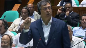 স্বরাষ্ট্রমন্ত্রীর বক্তব্য নিয়ে সংসদে  হট্টগোল