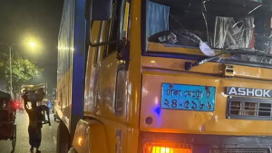 বন্ড সুবিধার ৭৩ টন ডুপ্লেক্স বোর্ড নয়াবাজারে, আটক ১০ ট্রাক