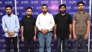 সৌদিতে চাকরির প্রলোভনে প্রতারণা, ৫১ পাসপোর্টসহ গ্রেপ্তার ৫