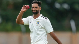 ভারতের টেস্ট দলে জম্মু-কাশ্মীরের আকিব নবি