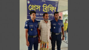 পুলিশের উপর হামলার মামলায় যুবক গ্রেপ্তার