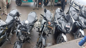 পটিয়ায় বাইকার গ্যাংয়ের ৬ সদস্য আটক, উদ্ধার ১ লাখ ইয়াবা
