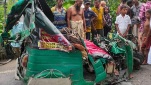 সিরাজগঞ্জে ট্রাকের পেছনে অটোরিকশার ধাক্কায় নিহত ২