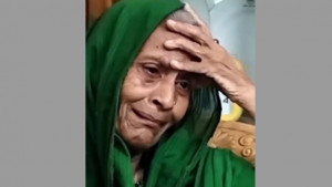 ছেলের খুনিদের শাস্তির দাবিতে চোখের জল ফেলছেন বৃদ্ধা
