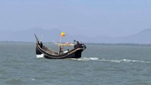 ট্রলারসহ ৩ জেলেকে ধরে নিয়ে গেল আরাকান আর্মি