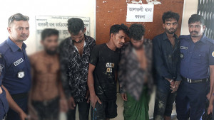 বিএনপির দুই পক্ষের বিরোধে উত্তেজনা, অস্ত্র ও গুলিসহ আটক ৫