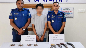 টেকনাফে অস্ত্র-গুলিসহ ১৬ মামলার আসামি গ্রেপ্তার