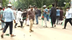 আলিয়া মাদ্রাসায় হল দখল নিয়ে ফের মুখোমুখি ছাত্রদল-শিবির