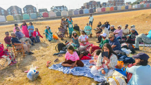 গল্প-গান-আড্ডায় গ্রেট ইয়ারমাউথে ঢাবি অ্যালামনাই ইন দ্য ইউকের বনভোজন