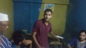 চায়ের দোকানে বসে এইচএসসির খাতা দেখছিলেন পরীক্ষক, জব্দ ৪০০ উত্তরপত্র 