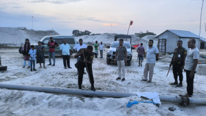 পদ্মা নদীর তড়িয়া মহলে অবৈধ বালু সংরক্ষণ রোধে লাল পতাকা