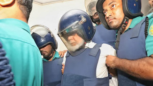 মুক্তিতে বাধা নেই, সব মামলায় জামিন পেলেন বিচারপতি খায়রুল হক
