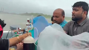 মুমূর্ষু মাকে বাঁচাতে উত্তাল সাগরে ছেলের লড়াই