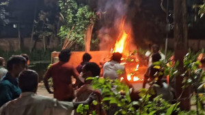 পাশাপাশি চিতায় উঠল পরিবারের চার সদস্যের মরদেহ 