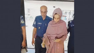 ময়মনসিংহে চেম্বারে ঢুকে চিকিৎসককে মারধরের ঘটনায় তরুণী গ্রেপ্তার