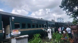 ৪ বগি লাইনচ্যুত, ঢাকা-ময়মনসিংহ রুটে ট্রেন চলাচল বন্ধ
