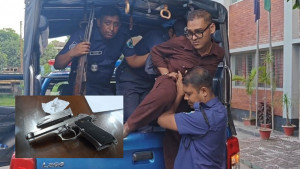নাটোরে পর্যটনমন্ত্রীর পথসভা থেকে খেলনা পিস্তলসহ আটক ১