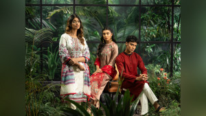  লা রিভের পোশাকে নস্টালজিয়া ও আধুনিক জীবনযাপনের ছাপ