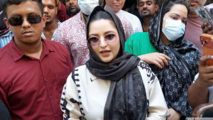 দেরিতে আদালতে এসে পরীমণি বললেন ‘এগুলো মেন্টাল টর্চার’
