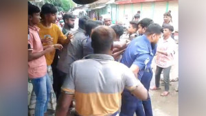 পুলিশের কাছ থেকে যুবলীগ নেতাকে ছিনিয়ে নিল দুর্বৃত্তরা
