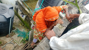 ৮ বছর ধরে বাড়িতে অবরুদ্ধ বৃদ্ধ দম্পতি