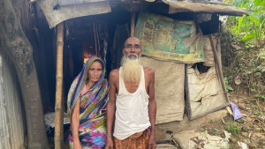 ‘বৃষ্টি আইলে ঘরের চেয়ে বাইরে ভালা’