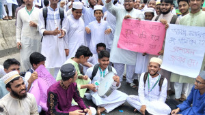 টঙ্গীতে সড়ক দুর্ঘটনায় মাদ্রাসাছাত্রের মৃত্যু, মহাসড়ক অবরোধ করে বিক্ষোভ