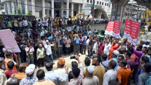 চট্টগ্রামে পুলিশের বাধায় থামল ‘বন্দর রক্ষা’ কমিটির পদযাত্রা
