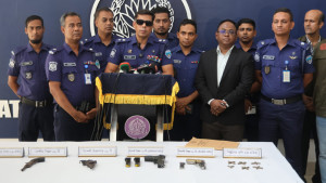 চট্টগ্রামে পুলিশের অভিযানে কালা মোবারকসহ ৪ জন গ্রেপ্তার