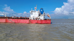 চট্টগ্রাম বন্দরের জলসীমায় ২ জাহাজের সংঘর্ষ, একটির ইঞ্জিনকক্ষে ফাটল