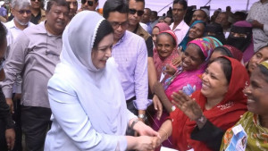 চোখের ছানি অপারেশন ক্যাম্প পরিদর্শন করেছেন ডা. জুবাইদা রহমান