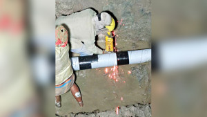 গ্যাস পাইপলাইনে লিকেজ, ভোগান্তিতে গৃহিণী-চালকরা