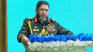 রোহিঙ্গা সংকট দেশের অর্থনীতি ও স্থানীয় পরিবেশের ওপর চাপ সৃষ্টি করছে: সেনাপ্রধান 