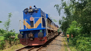 ৩ ঘণ্টা পর উত্তরাঞ্চলে ট্রেন চলাচল স্বাভাবিক