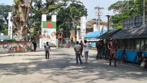 কলকাতায় আগুনে নিহত পাঁচ বাংলাদেশির মরদেহ নিতে বেনাপোলে স্বজনদের অপেক্ষা