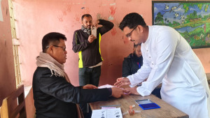 খাগড়াছড়িতে ভোট দিলেন ডাকসু ভিপি সাদিক কায়েম