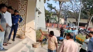 গুরুদাসপুর থানার ওসির সামনে চাঁদা দাবি যুবদল নেতার