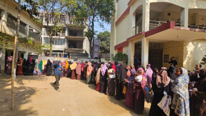 প্রার্থীর ভাগ্য নির্ধারণ নারী ভোটারের হাতেই