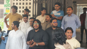 ঢাবিতে নিষিদ্ধ ছাত্রলীগের পোস্টার, প্রক্টর অফিস ঘেরাও ডাকসু নেতা-কর্মীদের